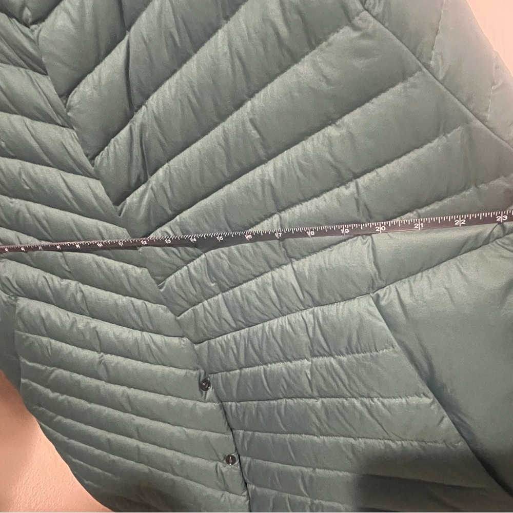 lululemon athletica Forest Green Puffer Jacket - Picture 4 of 6
